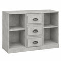 Aparador de madera gris con amplio espacio de almacenamiento, ideal para cocina y comedor